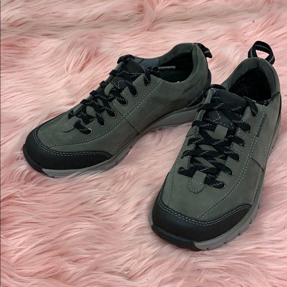 NWT Clarks Women's Wave Trek Walking Shoe- Grey/Black, size 6.5